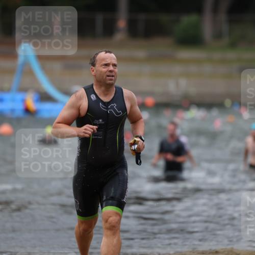 14.09.2025 - Stadtparktriathlon Michael Strokosch http://msf.ph/oto/8874177 14.09.2025 12:31:55 Schwimmen 1361, 1367, 1370, 1407 meine-sportfotos.de