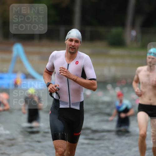 14.09.2025 - Stadtparktriathlon Michael Strokosch http://msf.ph/oto/8874205 14.09.2025 12:32:09 Schwimmen 1358, 1360, 1361, 1367, 1381 meine-sportfotos.de