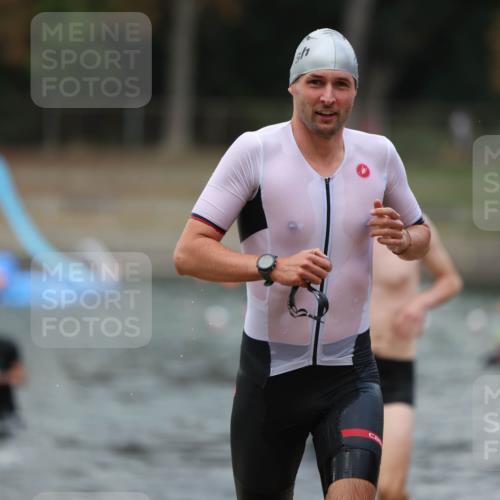 14.09.2025 - Stadtparktriathlon Michael Strokosch http://msf.ph/oto/8874212 14.09.2025 12:32:10 Schwimmen 1358, 1360, 1361, 1367, 1369, 1381 meine-sportfotos.de