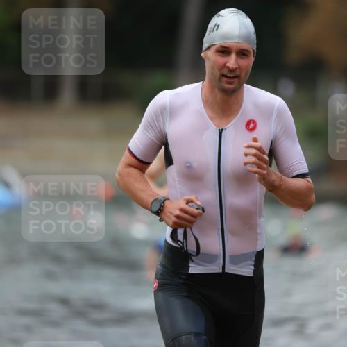 14.09.2025 - Stadtparktriathlon Michael Strokosch http://msf.ph/oto/8874213 14.09.2025 12:32:11 Schwimmen 1358, 1360, 1369, 1381 meine-sportfotos.de
