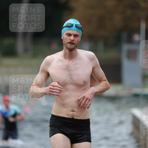 14.09.2025 - Stadtparktriathlon Michael Strokosch http://msf.ph/oto/8874219 14.09.2025 12:32:13 Schwimmen 1358, 1360, 1368, 1369, 1381 meine-sportfotos.de