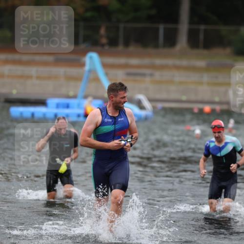 14.09.2025 - Stadtparktriathlon Michael Strokosch http://msf.ph/oto/8874222 14.09.2025 12:32:15 Schwimmen 1358, 1360, 1368, 1369 meine-sportfotos.de