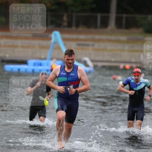 14.09.2025 - Stadtparktriathlon Michael Strokosch http://msf.ph/oto/8874223 14.09.2025 12:32:15 Schwimmen 1358, 1360, 1368, 1369 meine-sportfotos.de