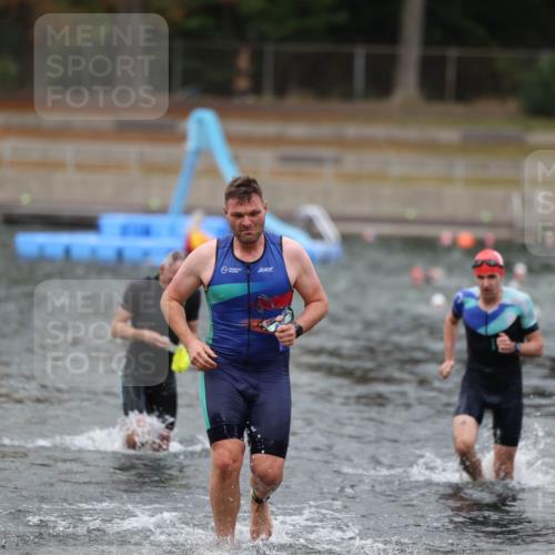 14.09.2025 - Stadtparktriathlon Michael Strokosch http://msf.ph/oto/8874225 14.09.2025 12:32:15 Schwimmen 1358, 1360, 1368, 1369 meine-sportfotos.de