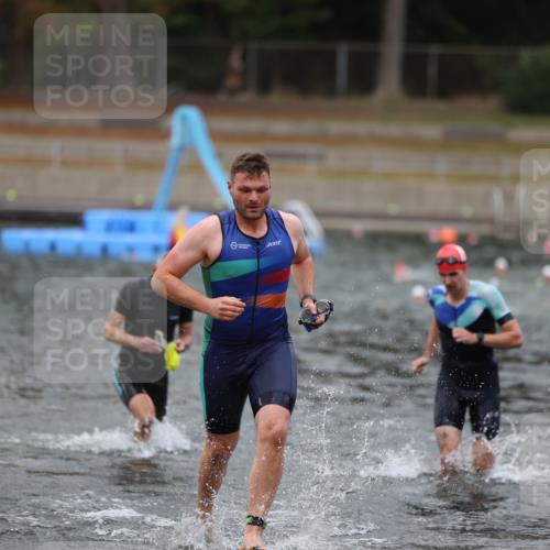 14.09.2025 - Stadtparktriathlon Michael Strokosch http://msf.ph/oto/8874226 14.09.2025 12:32:16 Schwimmen 1358, 1360, 1368, 1369 meine-sportfotos.de