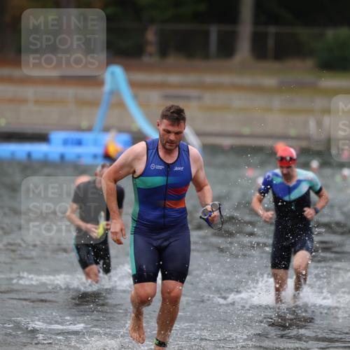14.09.2025 - Stadtparktriathlon Michael Strokosch http://msf.ph/oto/8874228 14.09.2025 12:32:16 Schwimmen 1358, 1360, 1368, 1369 meine-sportfotos.de