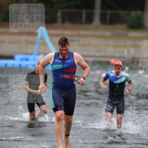 14.09.2025 - Stadtparktriathlon Michael Strokosch http://msf.ph/oto/8874229 14.09.2025 12:32:16 Schwimmen 1358, 1360, 1368, 1369 meine-sportfotos.de