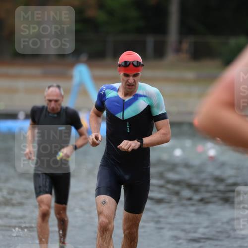 14.09.2025 - Stadtparktriathlon Michael Strokosch http://msf.ph/oto/8874231 14.09.2025 12:32:21 Schwimmen 1358, 1368, 1369 meine-sportfotos.de