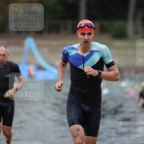 14.09.2025 - Stadtparktriathlon Michael Strokosch http://msf.ph/oto/8874235 14.09.2025 12:32:22 Schwimmen 1358, 1368, 1369 meine-sportfotos.de
