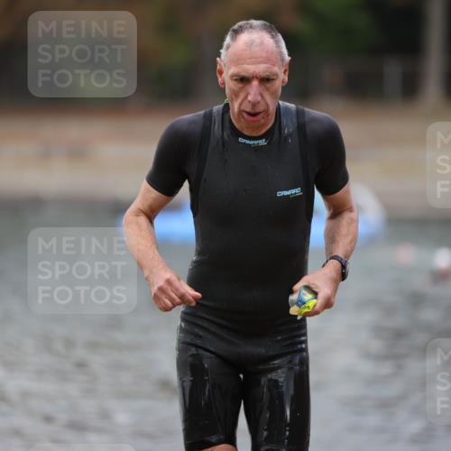 14.09.2025 - Stadtparktriathlon Michael Strokosch http://msf.ph/oto/8874253 14.09.2025 12:32:24 Schwimmen 1368, 1369 meine-sportfotos.de