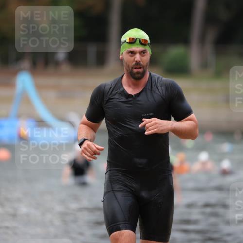 14.09.2025 - Stadtparktriathlon Michael Strokosch http://msf.ph/oto/8874265 14.09.2025 12:32:39 Schwimmen 1389, 1396 meine-sportfotos.de