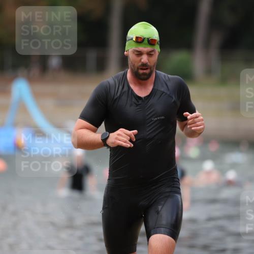 14.09.2025 - Stadtparktriathlon Michael Strokosch http://msf.ph/oto/8874266 14.09.2025 12:32:39 Schwimmen 1389, 1396 meine-sportfotos.de