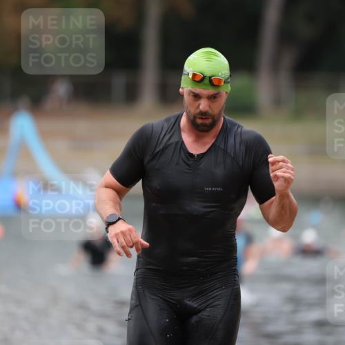 14.09.2025 - Stadtparktriathlon Michael Strokosch http://msf.ph/oto/8874268 14.09.2025 12:32:39 Schwimmen 1389, 1396 meine-sportfotos.de