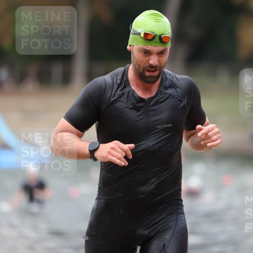 14.09.2025 - Stadtparktriathlon Michael Strokosch http://msf.ph/oto/8874271 14.09.2025 12:32:40 Schwimmen 1389, 1396 meine-sportfotos.de