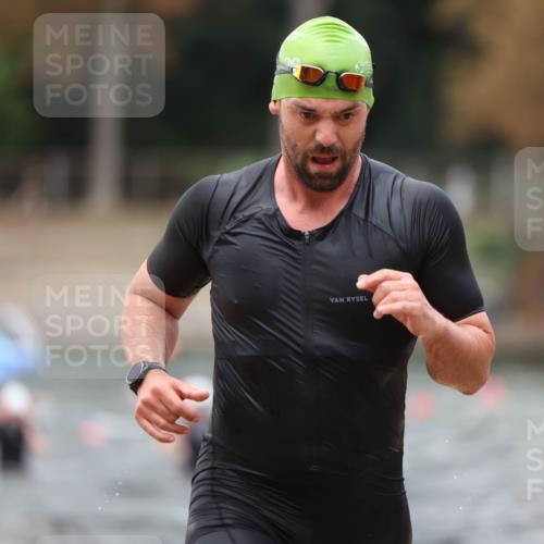 14.09.2025 - Stadtparktriathlon Michael Strokosch http://msf.ph/oto/8874273 14.09.2025 12:32:40 Schwimmen 1389, 1396 meine-sportfotos.de