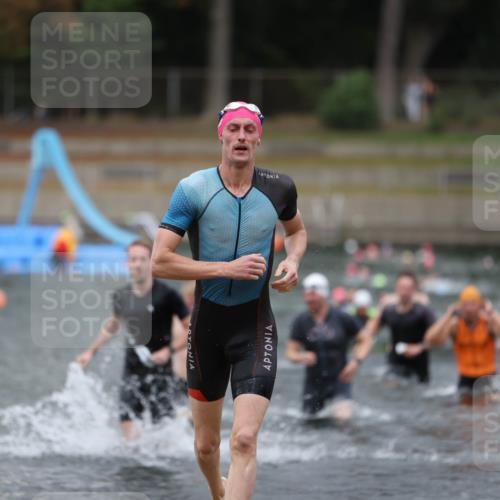14.09.2025 - Stadtparktriathlon Michael Strokosch http://msf.ph/oto/8874278 14.09.2025 12:32:50 Schwimmen 1345, 1389, 1392, 1394, 1410, 1414 meine-sportfotos.de
