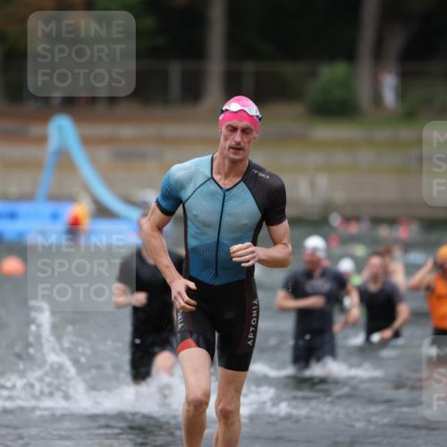 14.09.2025 - Stadtparktriathlon Michael Strokosch http://msf.ph/oto/8874279 14.09.2025 12:32:50 Schwimmen 1345, 1389, 1392, 1394, 1410, 1414 meine-sportfotos.de