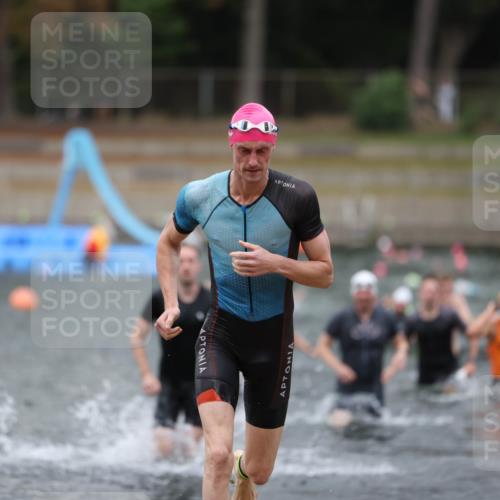 14.09.2025 - Stadtparktriathlon Michael Strokosch http://msf.ph/oto/8874281 14.09.2025 12:32:50 Schwimmen 1345, 1389, 1392, 1394, 1410, 1414 meine-sportfotos.de