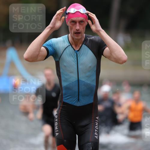 14.09.2025 - Stadtparktriathlon Michael Strokosch http://msf.ph/oto/8874291 14.09.2025 12:32:52 Schwimmen 1345, 1389, 1392, 1394, 1410, 1414 meine-sportfotos.de