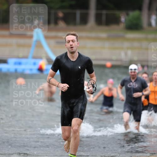 14.09.2025 - Stadtparktriathlon Michael Strokosch http://msf.ph/oto/8874293 14.09.2025 12:32:53 Schwimmen 1345, 1389, 1392, 1394, 1410, 1414 meine-sportfotos.de