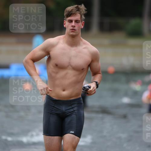 14.09.2025 - Stadtparktriathlon Michael Strokosch http://msf.ph/oto/8874362 14.09.2025 12:33:11 Schwimmen 1329, 1344, 1413 meine-sportfotos.de