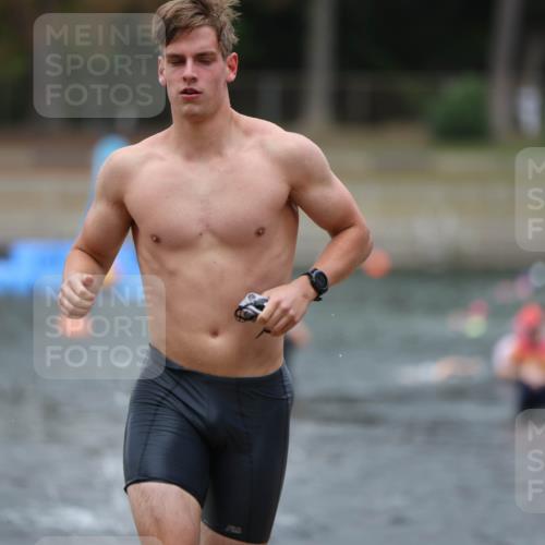 14.09.2025 - Stadtparktriathlon Michael Strokosch http://msf.ph/oto/8874364 14.09.2025 12:33:11 Schwimmen 1329, 1344, 1413 meine-sportfotos.de
