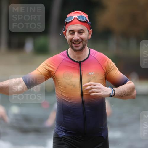 14.09.2025 - Stadtparktriathlon Michael Strokosch http://msf.ph/oto/8874386 14.09.2025 12:33:26 Schwimmen 1327, 1335, 1343, 1371, 1374 meine-sportfotos.de