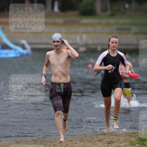 14.09.2025 - Stadtparktriathlon Michael Strokosch http://msf.ph/oto/8874390 14.09.2025 12:33:28 Schwimmen 1327, 1335, 1343, 1371, 1374 meine-sportfotos.de
