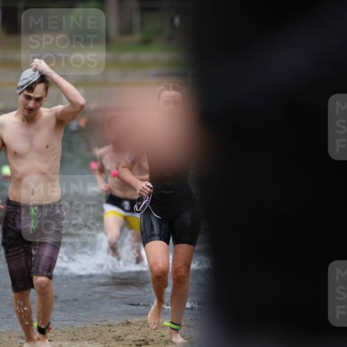 14.09.2025 - Stadtparktriathlon Michael Strokosch http://msf.ph/oto/8874393 14.09.2025 12:33:29 Schwimmen 1327, 1335, 1371, 1374 meine-sportfotos.de