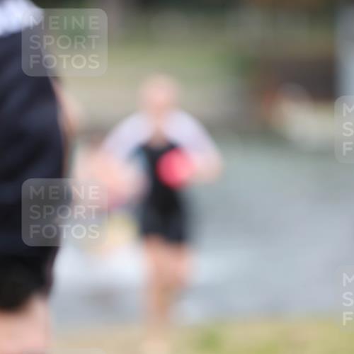 14.09.2025 - Stadtparktriathlon Michael Strokosch http://msf.ph/oto/8874395 14.09.2025 12:33:30 Schwimmen 1327, 1335, 1371, 1374 meine-sportfotos.de