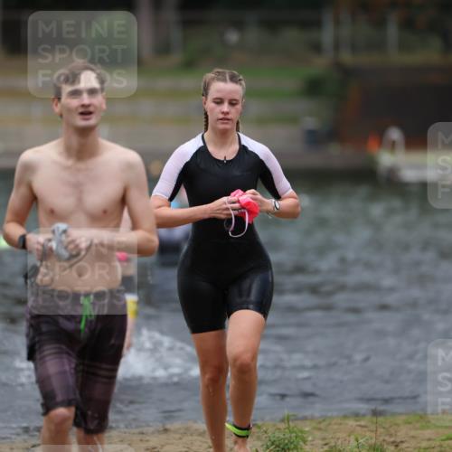 14.09.2025 - Stadtparktriathlon Michael Strokosch http://msf.ph/oto/8874397 14.09.2025 12:33:30 Schwimmen 1327, 1335, 1371, 1374 meine-sportfotos.de