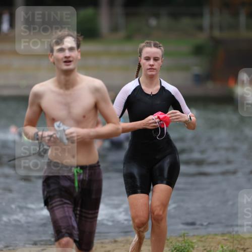 14.09.2025 - Stadtparktriathlon Michael Strokosch http://msf.ph/oto/8874399 14.09.2025 12:33:31 Schwimmen 1327, 1335, 1371, 1374 meine-sportfotos.de