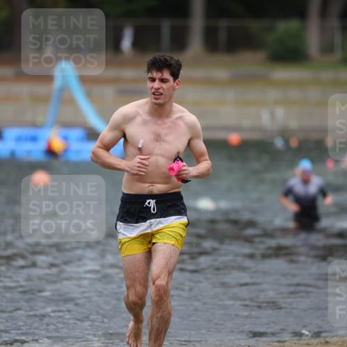 14.09.2025 - Stadtparktriathlon Michael Strokosch http://msf.ph/oto/8874407 14.09.2025 12:33:34 Schwimmen 1327, 1335, 1371, 1374 meine-sportfotos.de