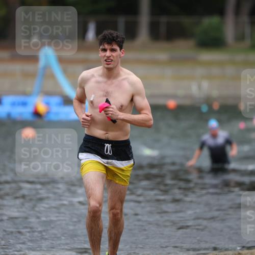 14.09.2025 - Stadtparktriathlon Michael Strokosch http://msf.ph/oto/8874409 14.09.2025 12:33:34 Schwimmen 1327, 1335, 1371, 1374 meine-sportfotos.de