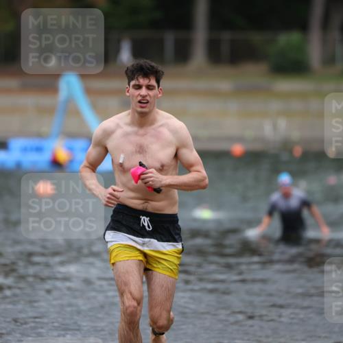 14.09.2025 - Stadtparktriathlon Michael Strokosch http://msf.ph/oto/8874410 14.09.2025 12:33:34 Schwimmen 1327, 1335, 1371, 1374 meine-sportfotos.de