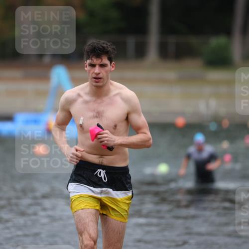 14.09.2025 - Stadtparktriathlon Michael Strokosch http://msf.ph/oto/8874415 14.09.2025 12:33:35 Schwimmen 1327, 1371, 1374 meine-sportfotos.de