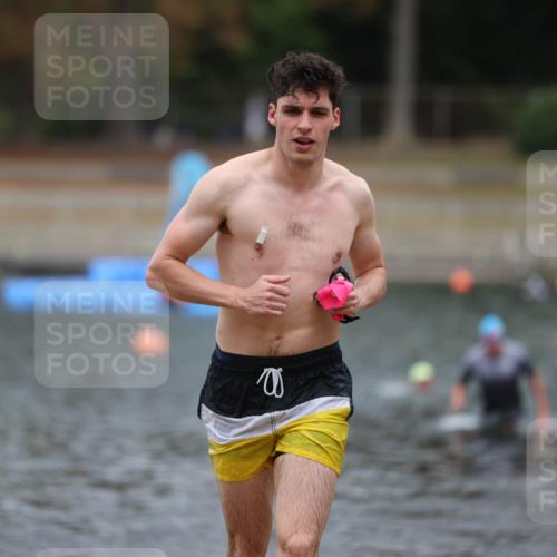 14.09.2025 - Stadtparktriathlon Michael Strokosch http://msf.ph/oto/8874417 14.09.2025 12:33:35 Schwimmen 1327, 1371, 1374 meine-sportfotos.de