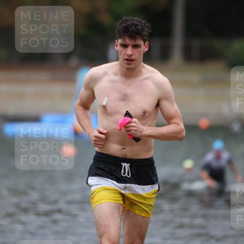 14.09.2025 - Stadtparktriathlon Michael Strokosch http://msf.ph/oto/8874418 14.09.2025 12:33:36 Schwimmen 1327, 1371, 1374 meine-sportfotos.de