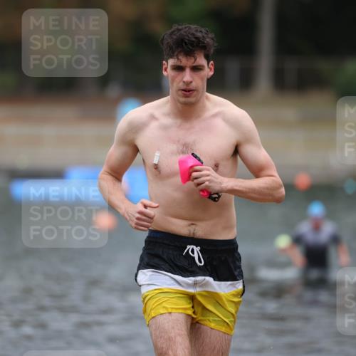 14.09.2025 - Stadtparktriathlon Michael Strokosch http://msf.ph/oto/8874420 14.09.2025 12:33:36 Schwimmen 1327, 1371, 1374 meine-sportfotos.de