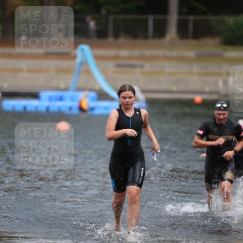 14.09.2025 - Stadtparktriathlon Michael Strokosch http://msf.ph/oto/8874480 14.09.2025 12:34:25 Schwimmen 1334, 1341, 1384 meine-sportfotos.de