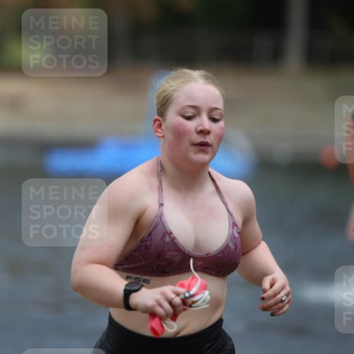 14.09.2025 - Stadtparktriathlon Michael Strokosch http://msf.ph/oto/8874526 14.09.2025 12:34:45 Schwimmen 1325, 1328, 1349, 1397 meine-sportfotos.de