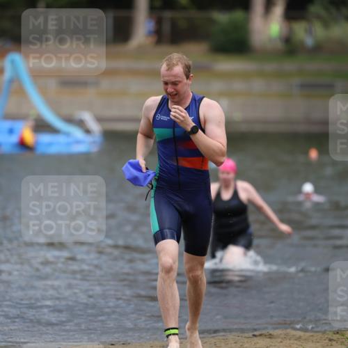14.09.2025 - Stadtparktriathlon Michael Strokosch http://msf.ph/oto/8874530 14.09.2025 12:34:50 Schwimmen 1336, 1349 meine-sportfotos.de