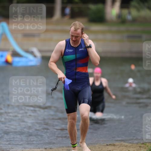 14.09.2025 - Stadtparktriathlon Michael Strokosch http://msf.ph/oto/8874532 14.09.2025 12:34:51 Schwimmen 1336, 1349 meine-sportfotos.de