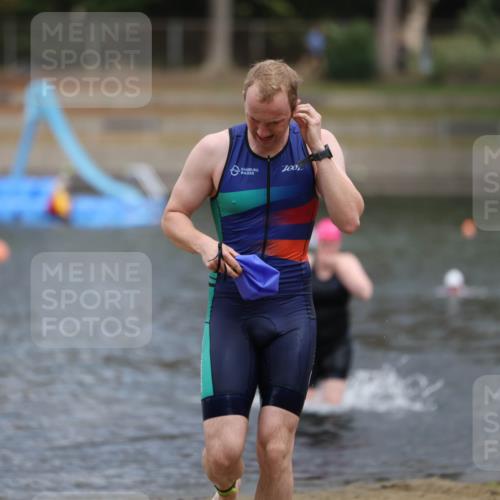 14.09.2025 - Stadtparktriathlon Michael Strokosch http://msf.ph/oto/8874536 14.09.2025 12:34:52 Schwimmen 1336, 1349 meine-sportfotos.de