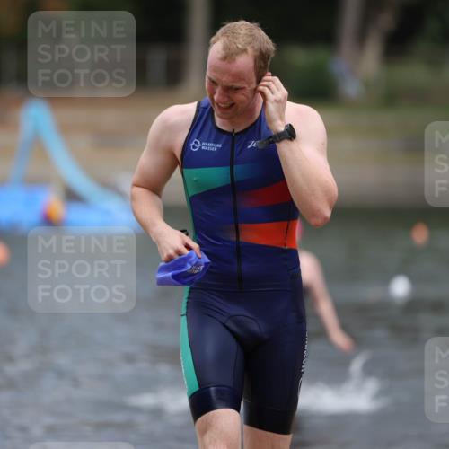 14.09.2025 - Stadtparktriathlon Michael Strokosch http://msf.ph/oto/8874541 14.09.2025 12:34:53 Schwimmen 1336, 1349 meine-sportfotos.de