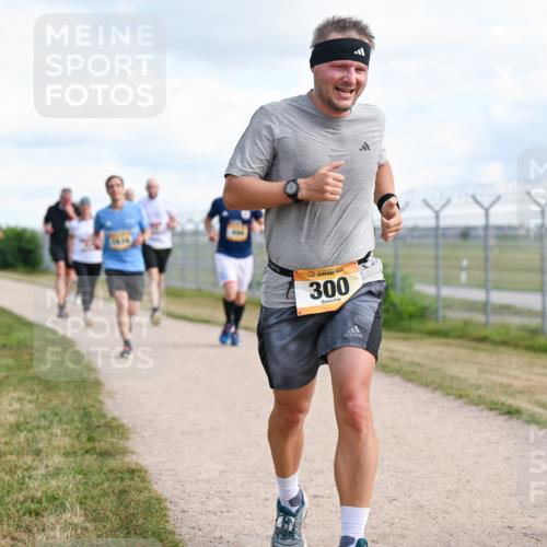 14.09.2025 - Airport Race Dr. Thomas Lammeyer http://msf.ph/oto/8874555 14.09.2025 12:19:16 Laufen 300, 111 meine-sportfotos.de