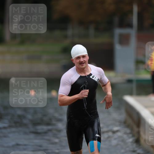14.09.2025 - Stadtparktriathlon Michael Strokosch http://msf.ph/oto/8874573 14.09.2025 12:35:16 Schwimmen 1403 meine-sportfotos.de