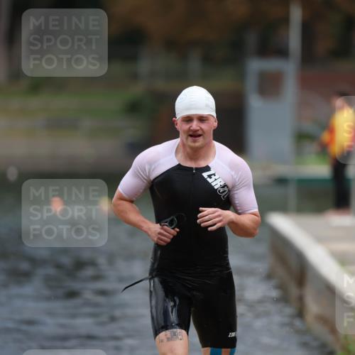 14.09.2025 - Stadtparktriathlon Michael Strokosch http://msf.ph/oto/8874575 14.09.2025 12:35:17 Schwimmen 1403 meine-sportfotos.de