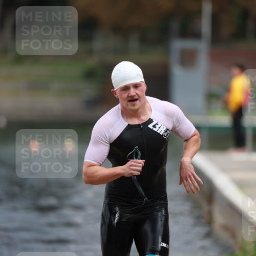 14.09.2025 - Stadtparktriathlon Michael Strokosch http://msf.ph/oto/8874576 14.09.2025 12:35:17 Schwimmen 1403 meine-sportfotos.de