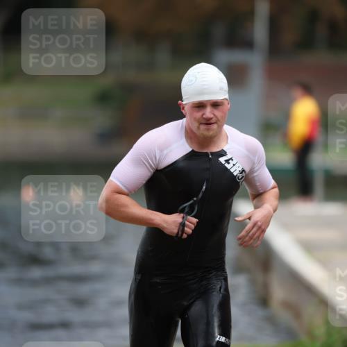 14.09.2025 - Stadtparktriathlon Michael Strokosch http://msf.ph/oto/8874578 14.09.2025 12:35:17 Schwimmen 1403 meine-sportfotos.de